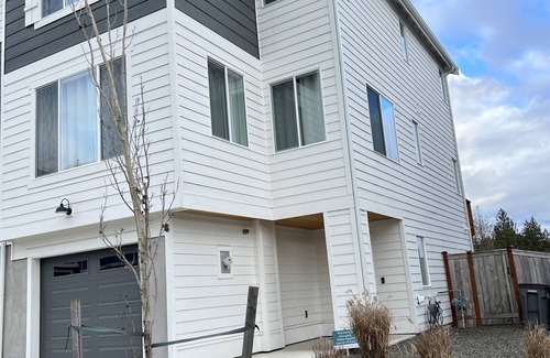 West Hills Casa | Silverdale Modern Townhome