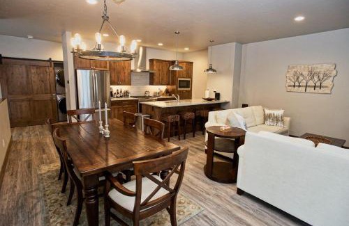 McCall Casa | Silverpine Hideaway by Casago McCall - Donerightmanagement