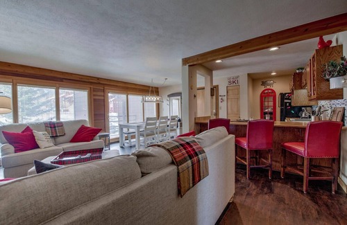 Wildernest Condominio | Silverthorne Condo with Mtn views, Pool & Hot tub