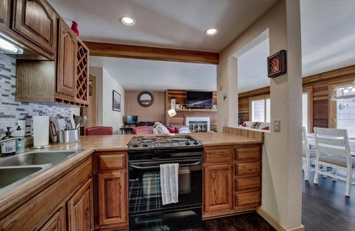 Wildernest Condominio | Silverthorne Condo with Mtn views, Pool & Hot tub