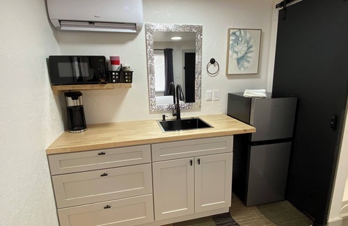 Athol Hotel | Boutique Hotel 5 Min From Silverwood Theme Park