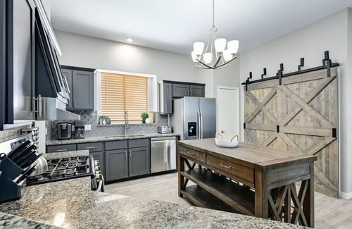 Wells Branch Casa | 'Silverwood' Pet-Friendly! Fire Pit! Near Domain!