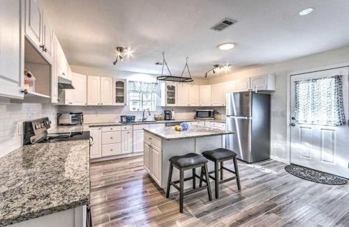 Fort Walton Beach Casa | Silvia's Serenity Beach Home with New Salt Water Pool