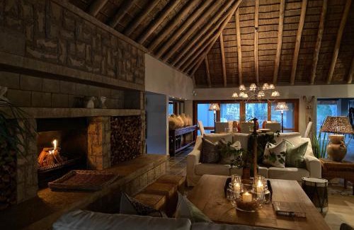 Thorny Bush Game Reserve Cabina | Simbavati River Sands