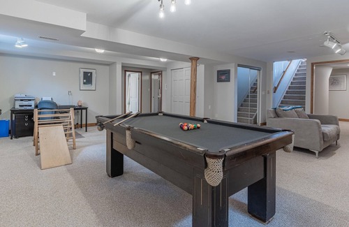 Innisfil Cabina | Simcoe Lakefront Cottage in Innisfil With Parking, BBQ, Garden, Firepit