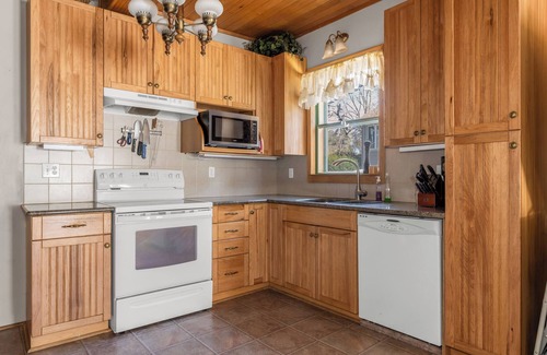 Simcoe Casa | SIMCOE SUITES - QUIET 3 BEDROOM HOUSE