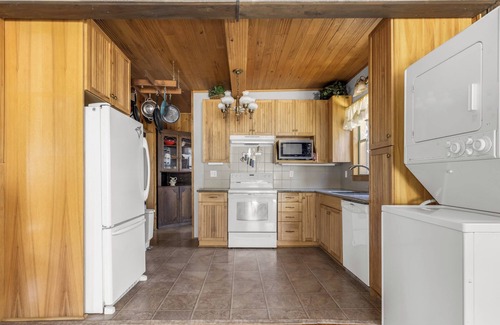 Simcoe Casa | SIMCOE SUITES - QUIET 3 BEDROOM HOUSE