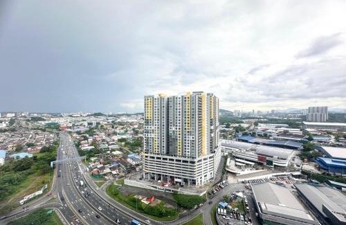 Seri Kembangan Apartamento | Simfoni - Big Balcony, Self Check In, Free Netflix, 200mbps Wifi, Parking at level 1