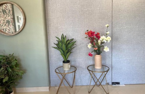 Bandra West Apartamento | Simon Lydia 5 - A Sunlit Charm in Bandra, Pali Village by Connekt Homes
