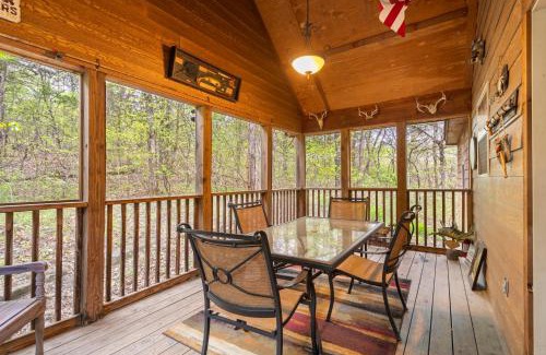 Branson West Casa | Simon's Treetop Cabin - 2 BDR in Popular Resort