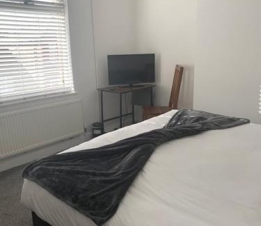 Thatto Heath Casa | Simons Cosy 2 bedroom home sleeps 5, contractors Welcome