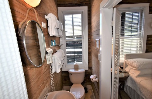Historic Seaport Hotel | Simonton Court Historic Inn & Cottages
