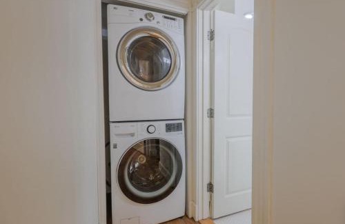 Fenway–Kenmore Apartamento | Simple 2 Bed 2 bath Close to Fenway