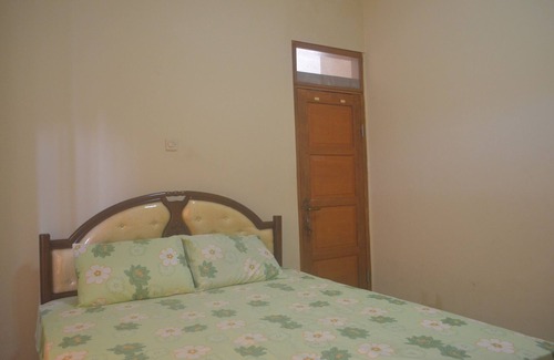 Banguntapan Casa | Sencilla 3BR Casa en Yogyakarta + WiFi + TV + Agua Caliente