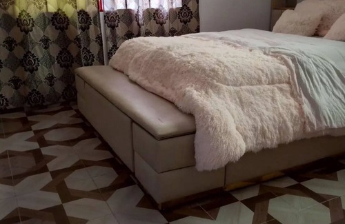 Roman Ridge Cama Y Desayuno | Simple and elegant room