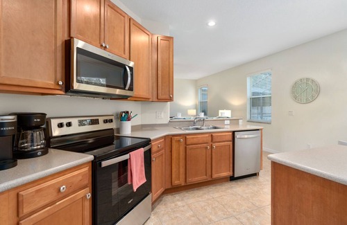 Veranda Palms Casa | Simple Clean Comfortable, Sleeps 8, Private Pool, Close to Disney!