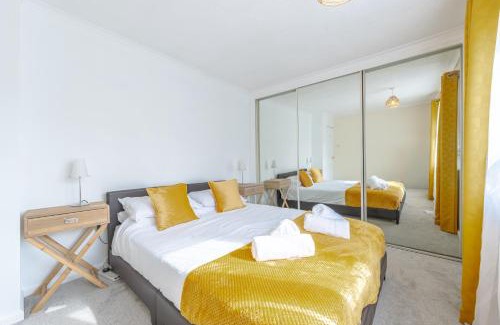 Newcastle-Under-Lyme Apartamento | Simple Comforts - 2BR Flat with Free Parking in Newcastle-under-Lyme