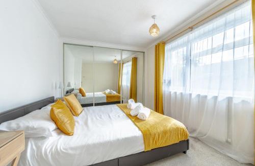 Newcastle-Under-Lyme Apartamento | Simple Comforts - 2BR Flat with Free Parking in Newcastle-under-Lyme