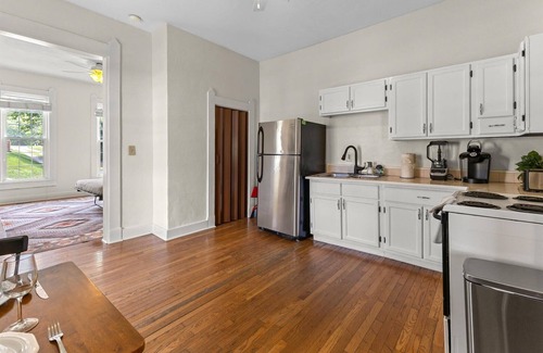 Holy Cross Casa | Simple Comfort | 1 Bed, 1 Bath Near Downtown Indy