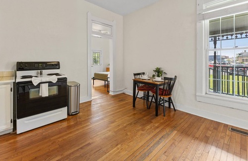 Holy Cross Casa | Simple Comfort | 1 Bed, 1 Bath Near Downtown Indy