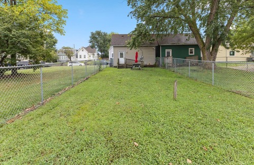 Holy Cross Casa | Simple Comfort | 1 Bed, 1 Bath Near Downtown Indy