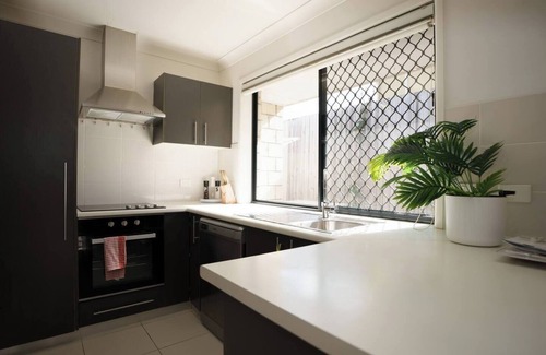 Calamvale Casa | Simple & Comfortable 2 bedrooms