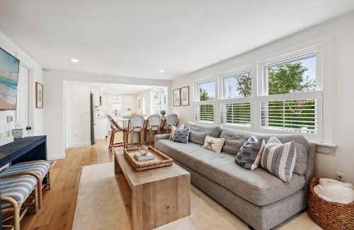 Newburyport Casa | Simple Retreat 2 Min Walk to Beach AC Firepit