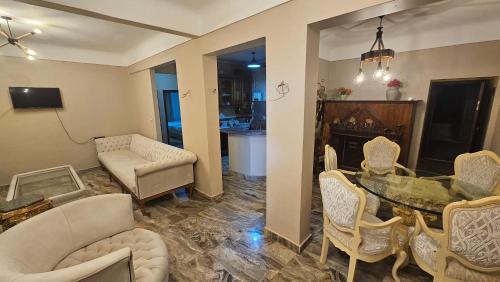 Bab Sharqi Apartamento | Simple sea view apartment - families only