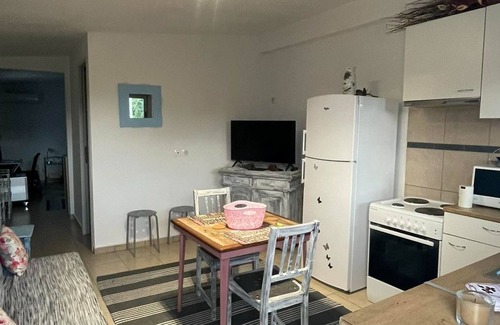 Kropia Casa | Simple Stay Vari's House