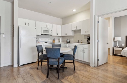 Far North Central Apartamento | Simplicity At the Rim 1116