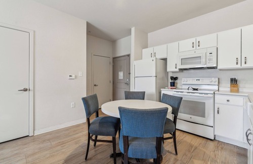 Far North Central Apartamento | Simplicity At the Rim 1116