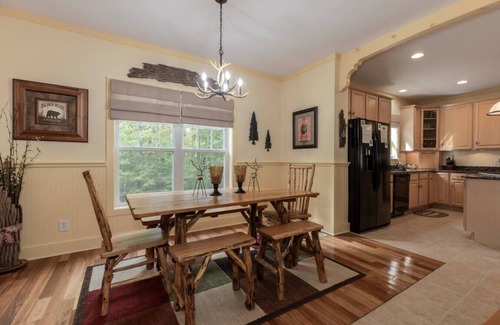 Deep Gap Cabina | Simply Bearadise! 3Acres*Hike*Sleeps 10! FIBER WIFI Powder Horn
