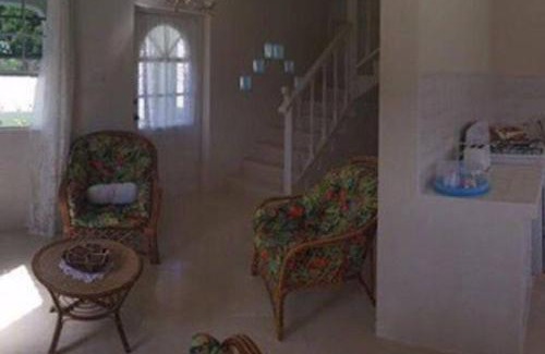 Husbands Apartamento | Simply Beautiful Two Storey home/apt awaits you