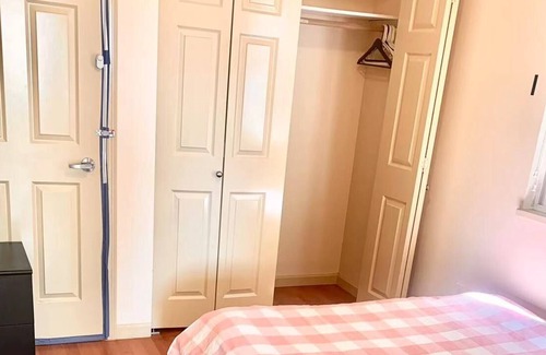 Vancouver South Casa | Simply delightful 1-bedroom suite near Langara College