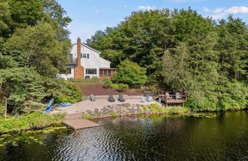 Long Pond Casa | Simply Shores by AvantStay Private Beach Dock Lake Overlook