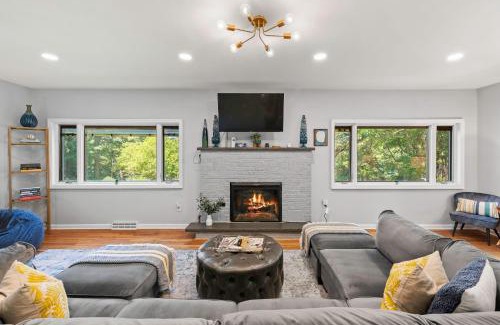 Long Pond Casa | Simply Shores by AvantStay Private Beach Dock Lake Overlook