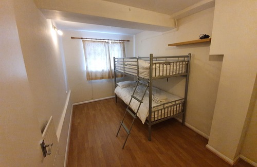 Swindon Casa | Casa simplemente espaciosa para hasta 10