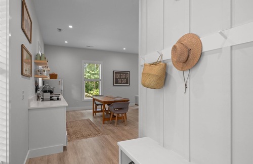 Emerald Isle Casa | Simply stylish one bedroom- easy beach/pool access