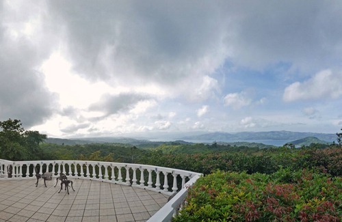 Arenal Villa | Simplemente lo mejor, increíbles vistas, piscina, comida deliciosa y un amigo en el área.
