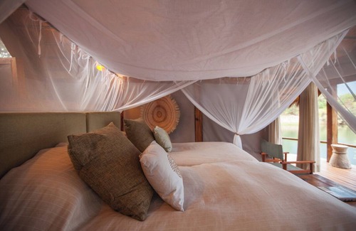 Simonga Cabina | Sindabezi Island Camp
