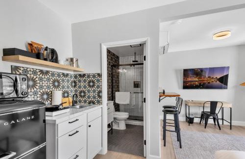Vista Apartamento | Single Bedroom - Queen Size. Heart of Downtown Vista