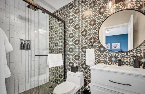 Vista Apartamento | Single Bedroom - Queen Size. Heart of Downtown Vista