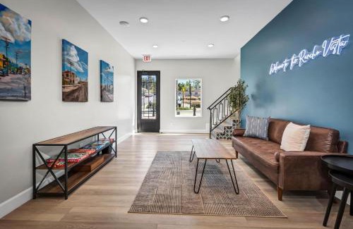 Vista Apartamento | Single Bedroom - Queen Size. Heart of Downtown Vista