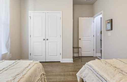 Milton Casa | Single Family Home in quiet neighborhood