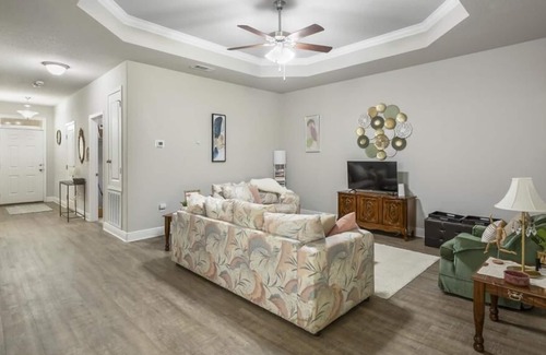 Milton Casa | Single Family Home in quiet neighborhood