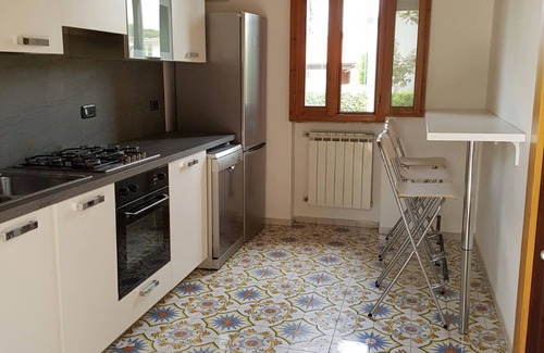 Laura Villa | Casa unifamiliar en parque privado a 250 m del mar con piscina comunitaria.
