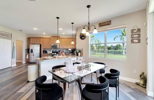 Apollo Beach Casa | Single Family Lake House