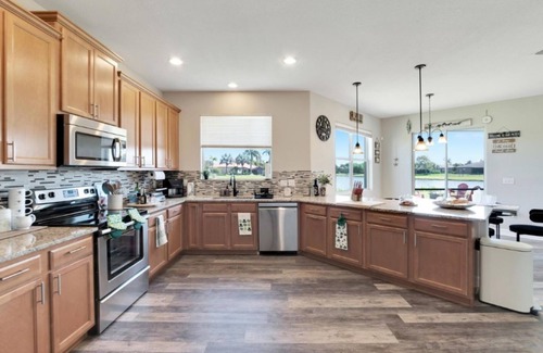 Apollo Beach Casa | Single Family Lake House