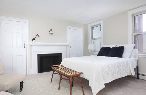 Thompson Square - Bunker Hill Casa | Single family - One Block to the Historic Bunker Hill Monument!