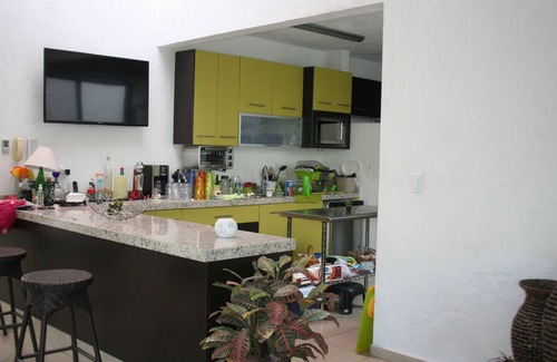 Burgos Bugambilias Casa | Casa sola en Cuernavaca, moderna espaciosa muy equipada, alberca climatizada